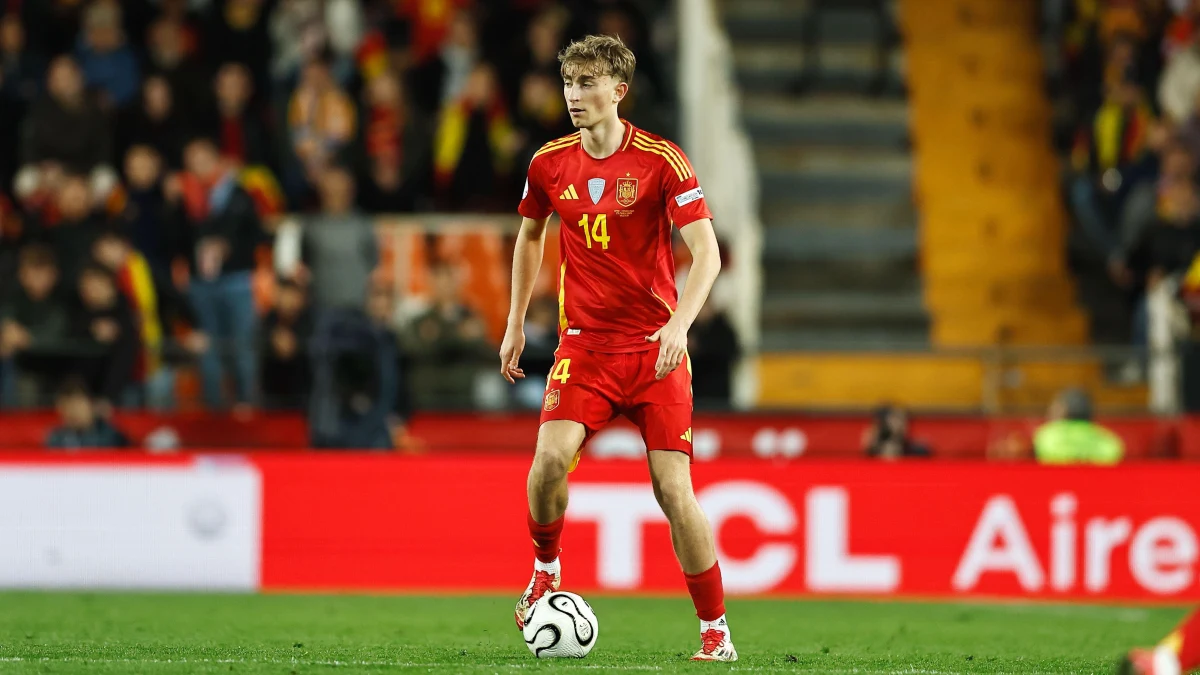 dean huijsen en uno de sus primeros partidos con la selección española