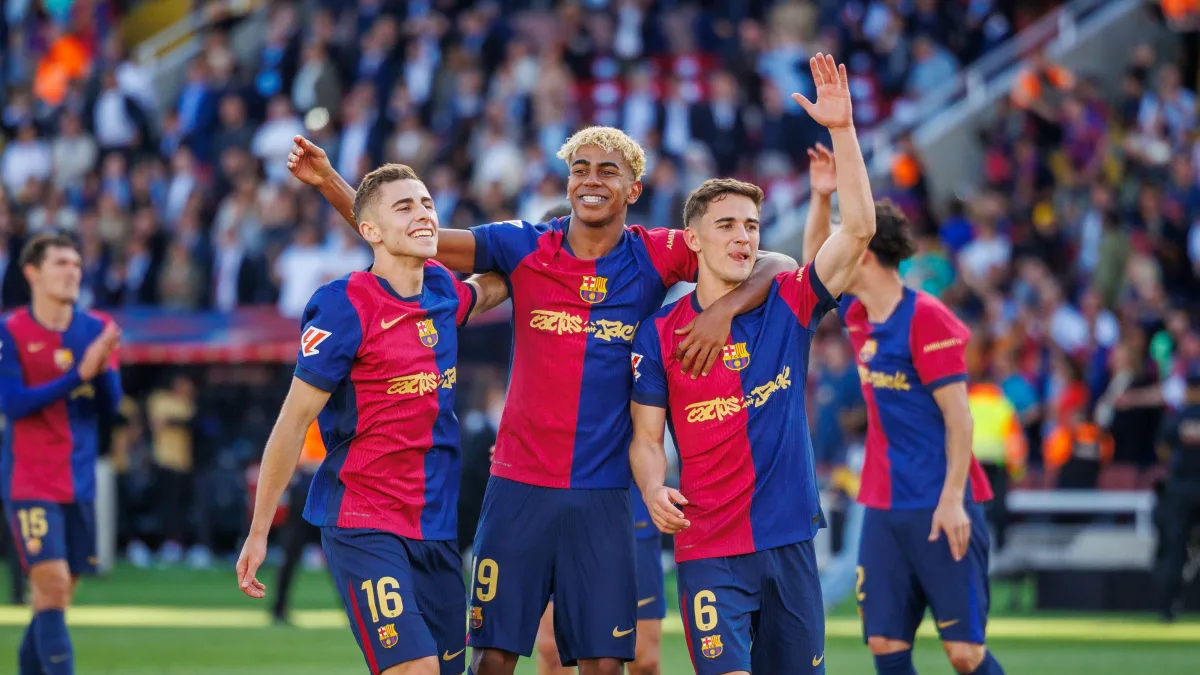 Fermín, Lamine Yamal y Gavi celebrando la victoria en LaLiga ante el Real Madrid