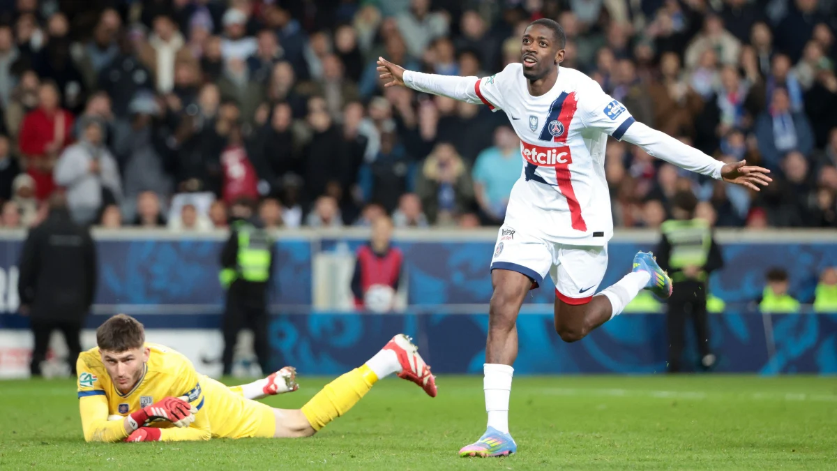 ousmane dembele celebrando uno de sus dos goles en copa de francia ante el dunkerque