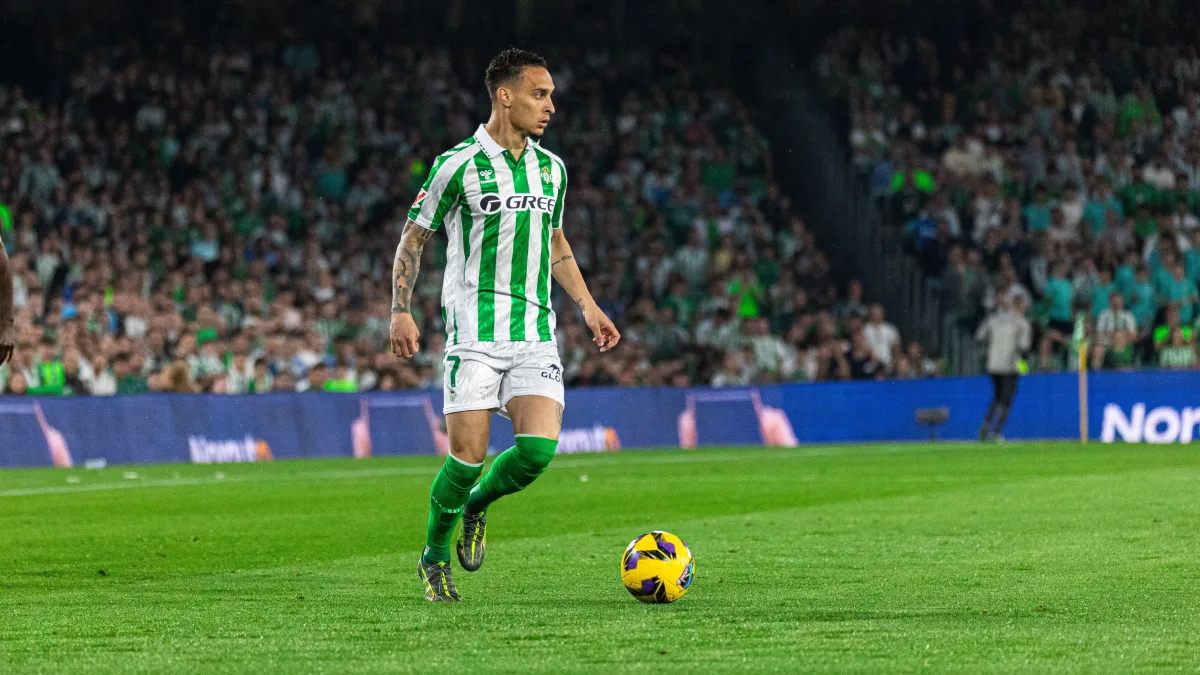 El Betis busca desbloquear el regreso de Antony ante la resistencia del Manchetser United