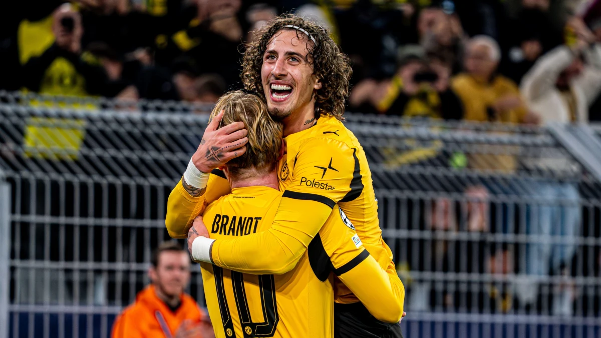 Fábio Silva celebrando un gol con el Dortmund.