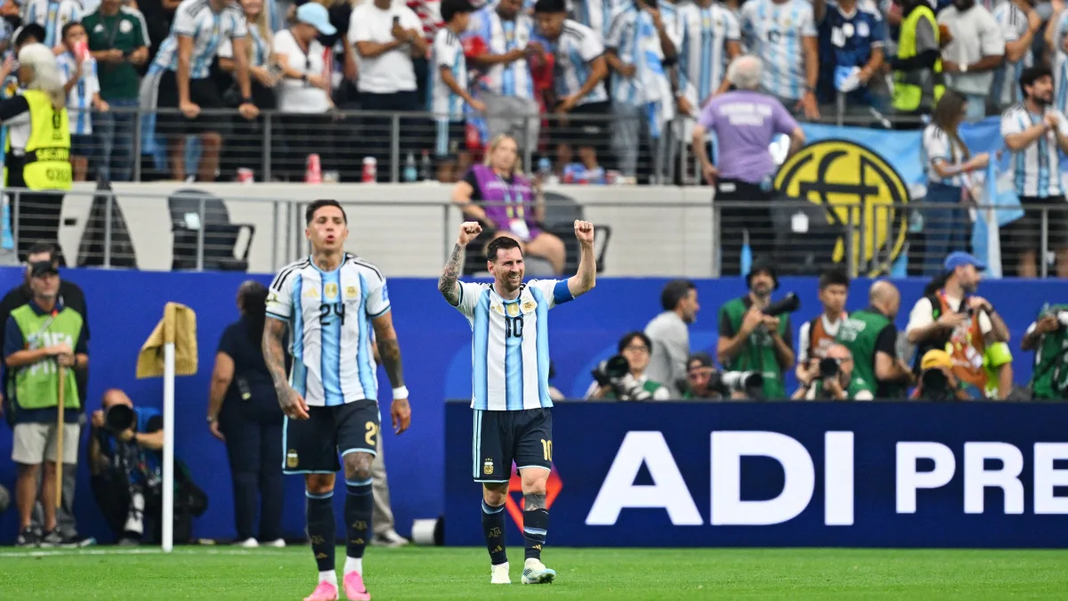 Leo Messi celebrando uno de sus goles con Argentina.