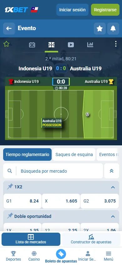 Partido de fútbol en vivo en 1xBet con cuotas y visualización del juego.