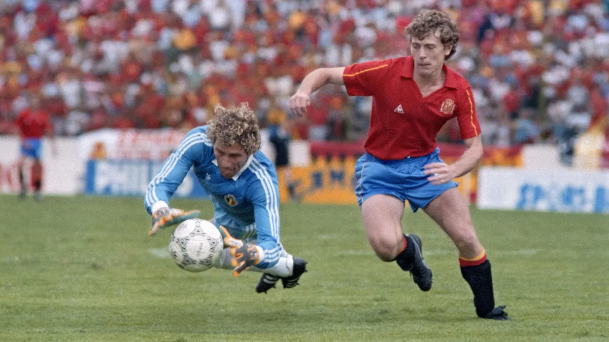 Jean Marie Pfaff y Emilio Butragueño, en el España-Bélgica del Mundial 86.
