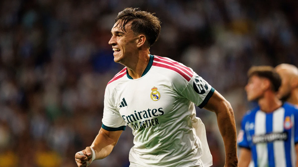 Carlos Espí tras anotar con el Real Madrid.